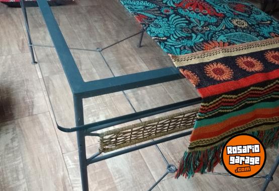 Hogar - Mesa de hierro y vidrio - En Venta
