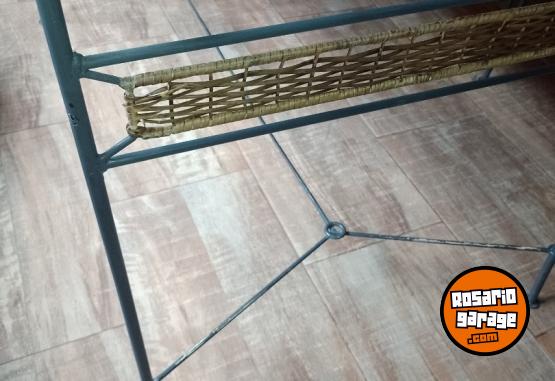 Hogar - Mesa de hierro y vidrio - En Venta