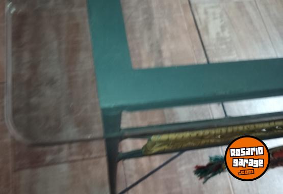 Hogar - Mesa de hierro y vidrio - En Venta