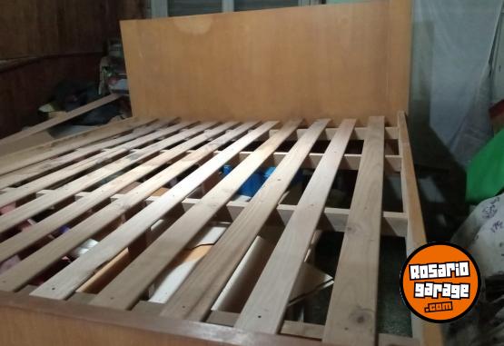 Hogar - CAMA MATRIMONIAL CON COLCHON Y CAMA DE 1 PLAZA - En Venta
