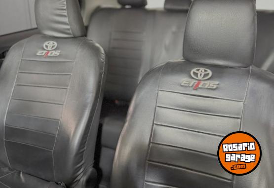 Autos - Toyota ETIOS XLS 1.5 2017 Nafta 126500Km - En Venta