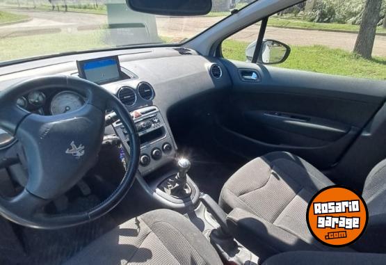 Autos - Peugeot 308 allure techo y nav 2013 Nafta 199000Km - En Venta