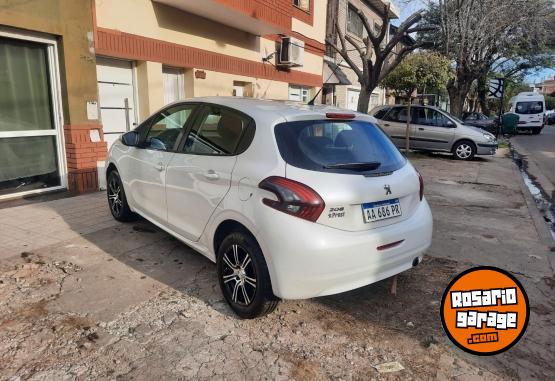 Autos - Peugeot 208 active 1.5 2017 Nafta 79000Km - En Venta