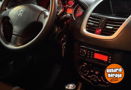 Autos - Peugeot 207 2014 Nafta 98230Km - En Venta