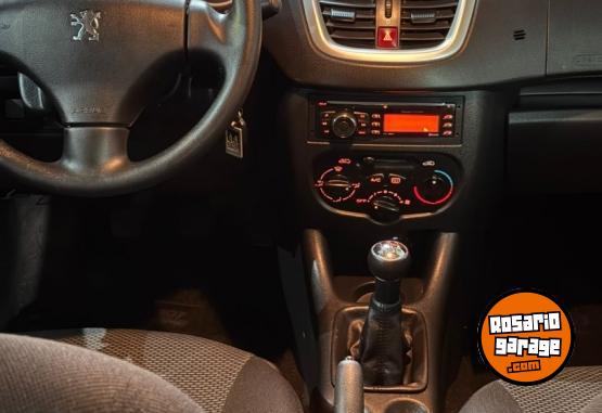 Autos - Peugeot 207 2014 Nafta 98230Km - En Venta