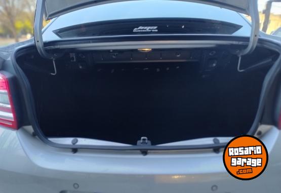 Autos - Renault Logan Intense 2022 GNC 104000Km - En Venta