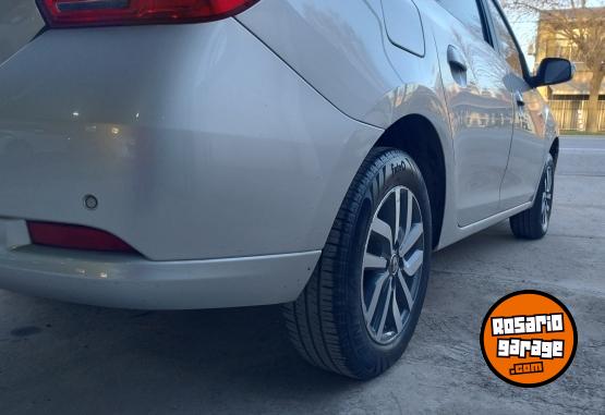 Autos - Renault Logan Intense 2022 GNC 104000Km - En Venta