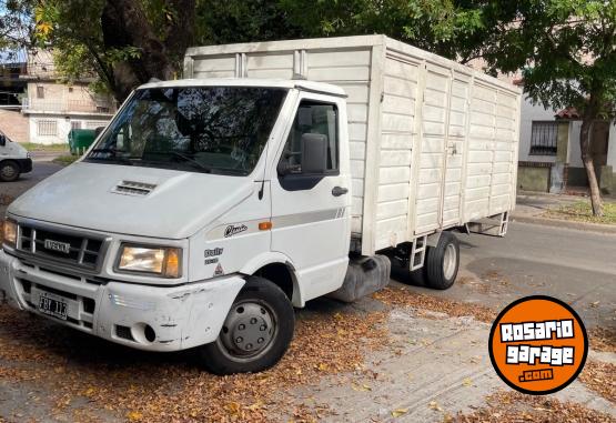 Camiones y Grúas - IVECO DAILY 35 10 2005 ÚNICA MANO - En Venta