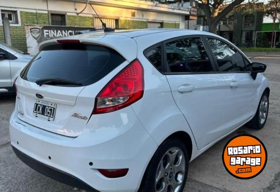 Autos - Ford Fiesta Kinetic Titanium 2012 Nafta 112000Km - En Venta