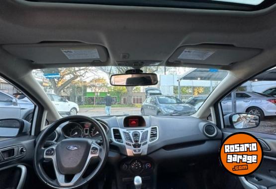 Autos - Ford Fiesta Kinetic Titanium 2012 Nafta 112000Km - En Venta