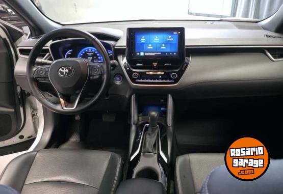 Autos - Toyota Corolla Cross Seg Hbrida 2023 Electrico / Hibrido 9000Km - En Venta