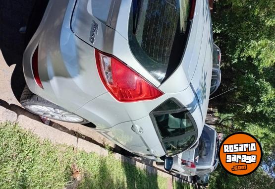 Autos - Ford Fiesta kinetic se 2015 Nafta 165000Km - En Venta