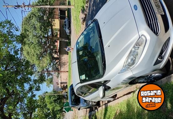 Autos - Ford Fiesta kinetic se 2015 Nafta 165000Km - En Venta