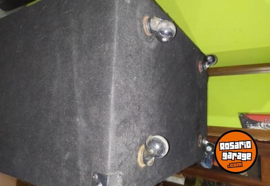 Instrumentos Musicales - vendo Bafles, Potencia, bandeja Mixer, y micrófonos con pies jirafa - En Venta