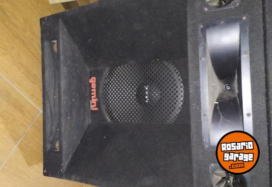 Instrumentos Musicales - vendo Bafles, Potencia, bandeja Mixer, y micrófonos con pies jirafa - En Venta