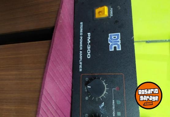 Instrumentos Musicales - vendo Bafles, Potencia, bandeja Mixer, y micrófonos con pies jirafa - En Venta