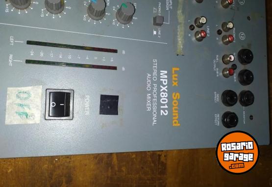 Instrumentos Musicales - vendo Bafles, Potencia, bandeja Mixer, y micrófonos con pies jirafa - En Venta