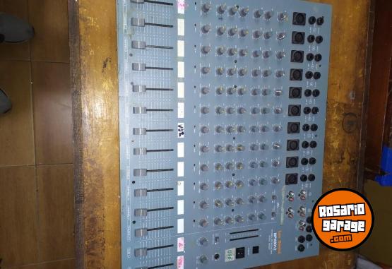 Instrumentos Musicales - vendo Bafles, Potencia, bandeja Mixer, y micrófonos con pies jirafa - En Venta