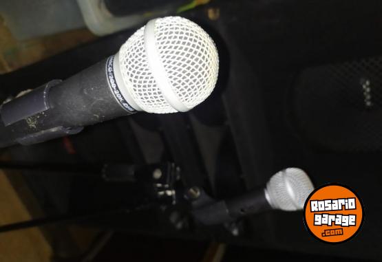 Instrumentos Musicales - vendo Bafles, Potencia, bandeja Mixer, y micrófonos con pies jirafa - En Venta