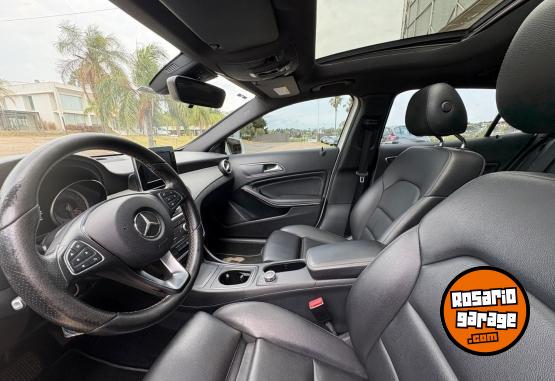 Autos - Mercedes Benz GLA 200 2016 Nafta 102000Km - En Venta