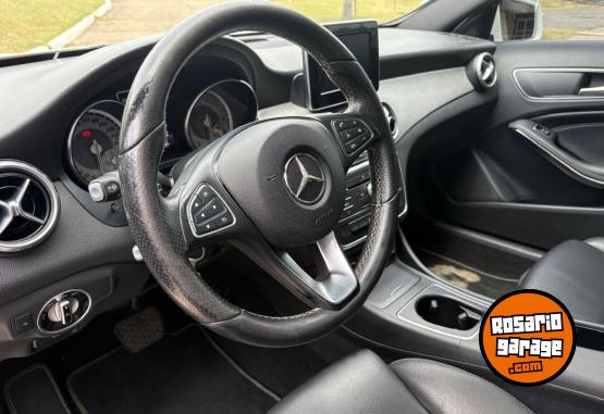 Autos - Mercedes Benz GLA 200 2016 Nafta 102000Km - En Venta