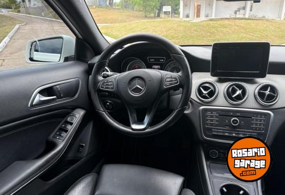 Autos - Mercedes Benz GLA 200 2016 Nafta 102000Km - En Venta