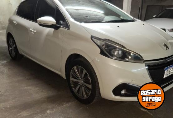 Autos - Peugeot 208 2017 Nafta 94000Km - En Venta
