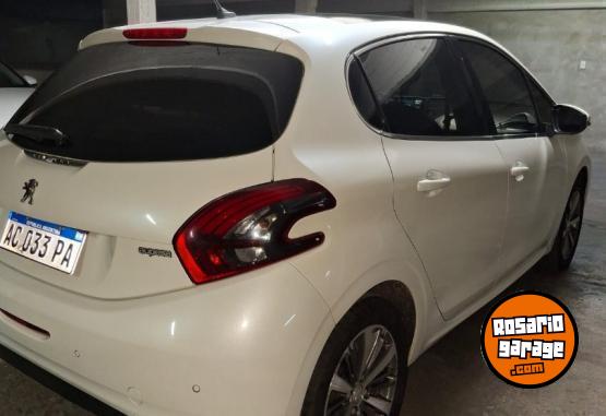 Autos - Peugeot 208 2017 Nafta 94000Km - En Venta