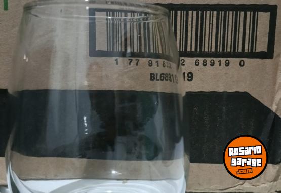 Hogar - Mí hija Vende vasos y mesa con 6 puff - En Venta