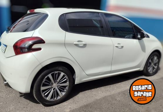 Autos - Peugeot 208 2017 Nafta 96000Km - En Venta
