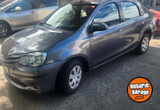 Autos - Toyota Etios 2015 Nafta 96000Km - En Venta