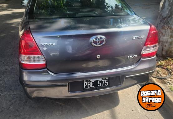 Autos - Toyota Etios 2015 Nafta 96000Km - En Venta
