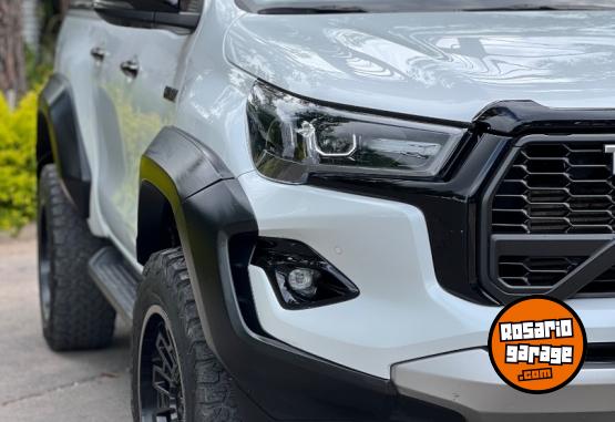 Camionetas - Toyota Hilux GR 2023 Diesel 47000Km - En Venta