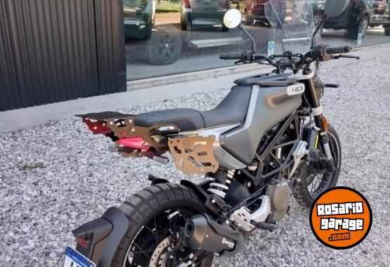 Motos - Husqvarna Svartpilen 401 2022 Nafta 1800Km - En Venta