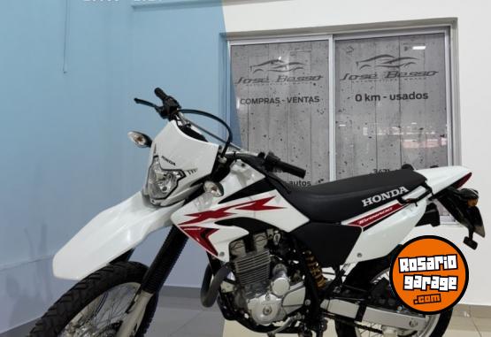 Motos - Honda Tornado 2024 Nafta 2700Km - En Venta