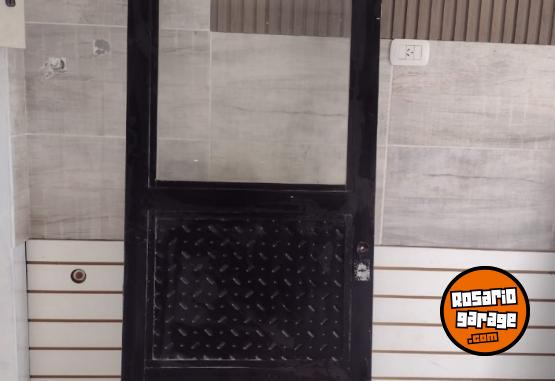 Herramientas - PUERTA DE HIERRO Y VIDRIO SIN CERRADURA Y SIN MARCO - En Venta