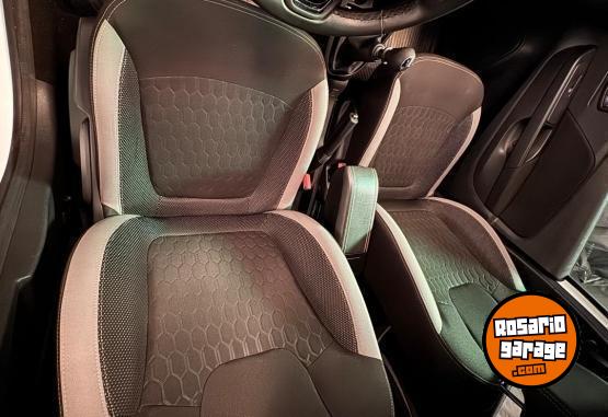 Autos - Renault CAPTUR 2020 Nafta 15000Km - En Venta