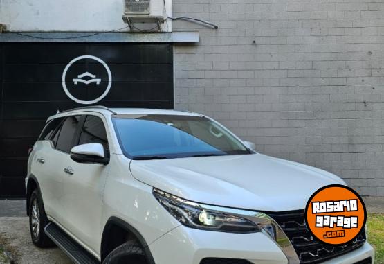 Camionetas - Toyota Hilux SW4 SRX 7AS AT 2021 Diesel 108000Km - En Venta