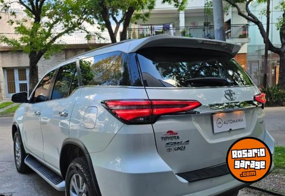 Camionetas - Toyota Hilux SW4 SRX 7AS AT 2021 Diesel 108000Km - En Venta