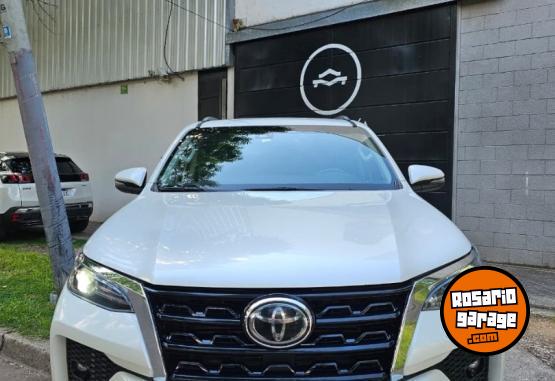 Camionetas - Toyota Hilux SW4 SRX 7AS AT 2021 Diesel 108000Km - En Venta