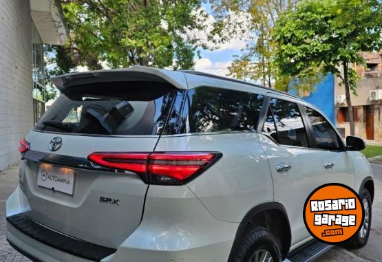 Camionetas - Toyota Hilux SW4 SRX 7AS AT 2021 Diesel 108000Km - En Venta