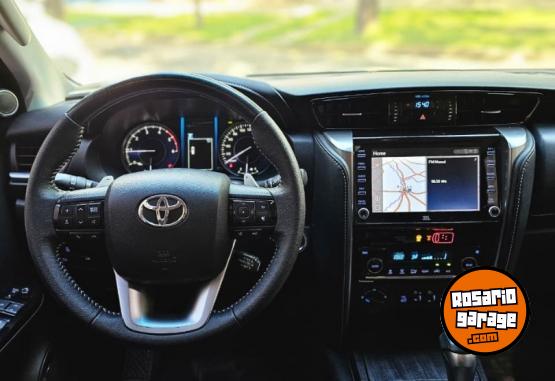 Camionetas - Toyota Hilux SW4 SRX 7AS AT 2021 Diesel 108000Km - En Venta