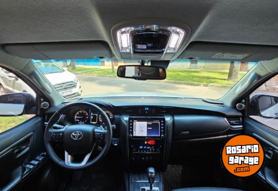 Camionetas - Toyota Hilux SW4 SRX 7AS AT 2021 Diesel 108000Km - En Venta