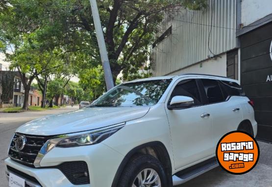 Camionetas - Toyota Hilux SW4 SRX 7AS AT 2021 Diesel 108000Km - En Venta