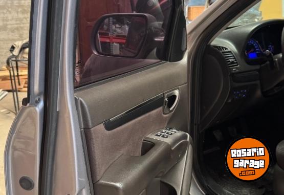 Camionetas - Hyundai Santa Fe 2011 Diesel 217000Km - En Venta