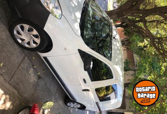 Utilitarios - Renault Kangoo express 5 asientos 2023 Nafta 84400Km - En Venta