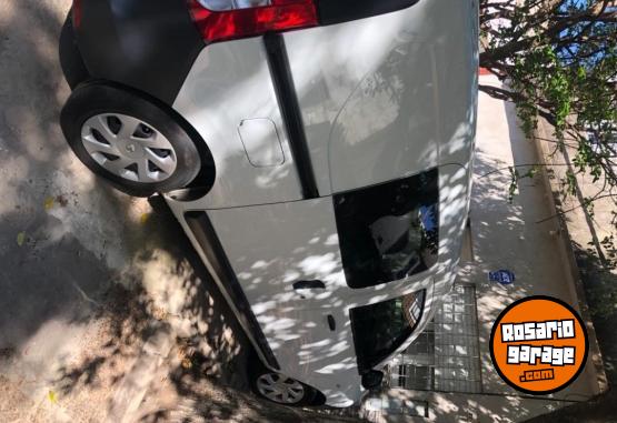 Utilitarios - Renault Kangoo express 5 asientos 2023 Nafta 84400Km - En Venta