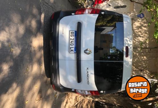 Utilitarios - Renault Kangoo express 5 asientos 2023 Nafta 84400Km - En Venta