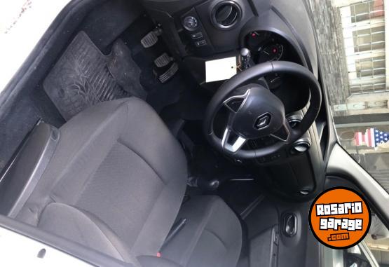 Utilitarios - Renault Kangoo express 5 asientos 2023 Nafta 84400Km - En Venta