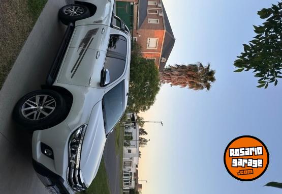 Camionetas - Toyota HILUX srx 2017 Diesel 140000Km - En Venta